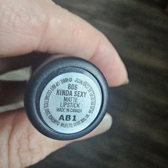 MAC Lipstick Kinda Sexy - Picture 4 of 5